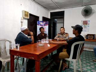 Kapolsek Concong bersama PPK Concong dan Panwascam Berkoordinasi tentang pendistribusian logistikÂ 